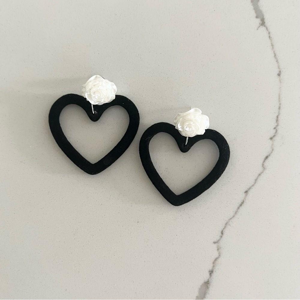 Statement Earrings Black Velvet heart White Rose - Picture 2 of 2